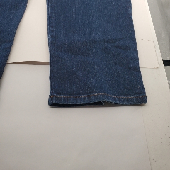 Gloria Vanderbilt Women’s Amanda Jeans Size Missy 18 Dark Blue - Picture 2 of 12